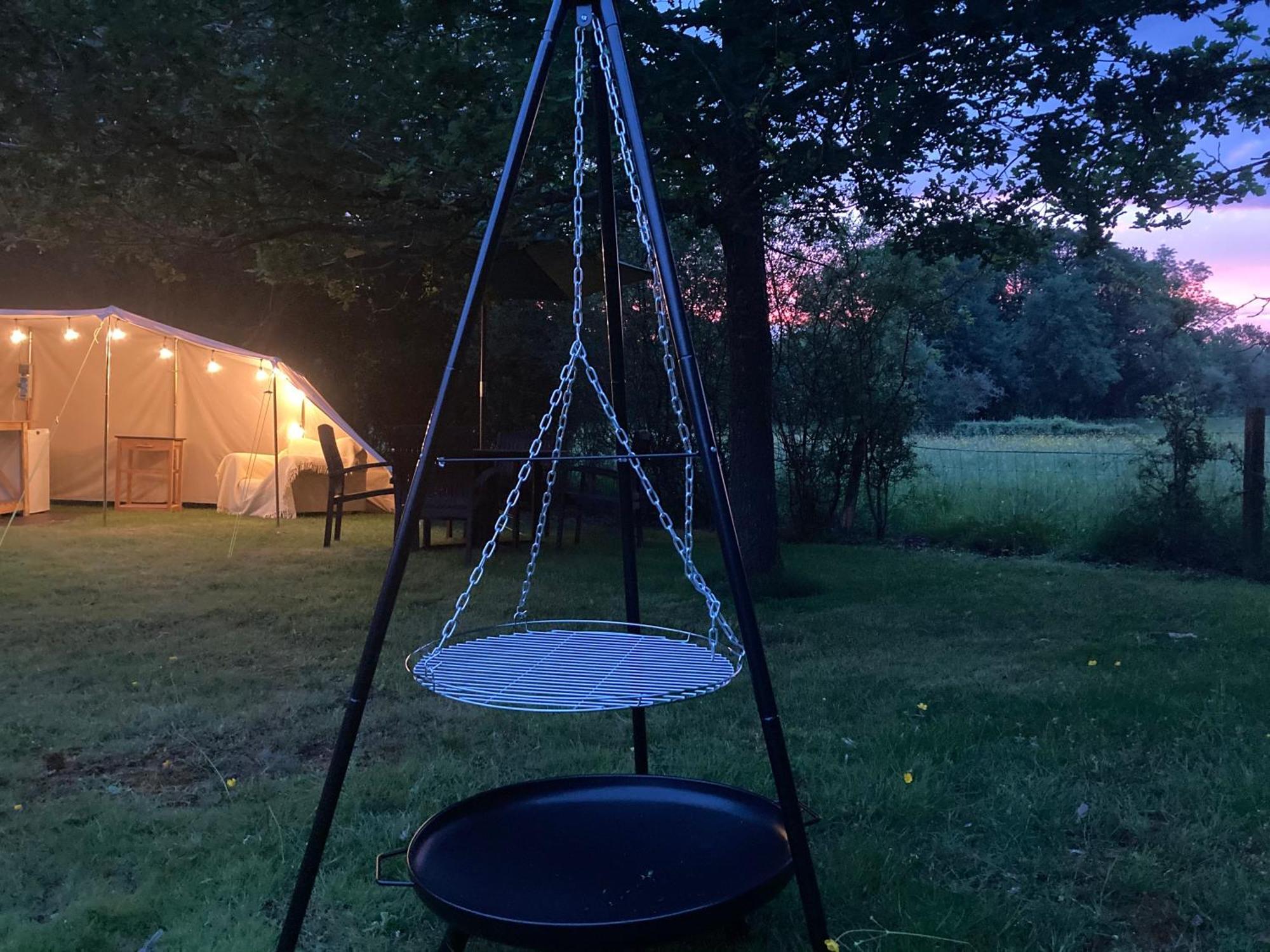 DRAGONFLY LODGE IFOLD & ALPACA MY TIPI GLAMPING, BILLINGSHURST